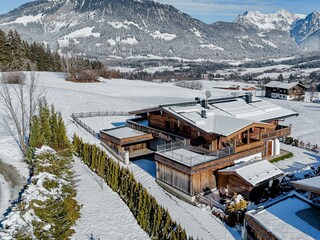 Chalet, Blick auf Steinberge und Buchensteinwand