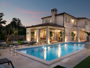 Prachtige Villa Elena met zwembad in Kanfanar