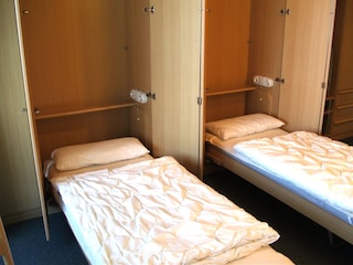 2 Klappbetten im Wohn-/Schlafraum