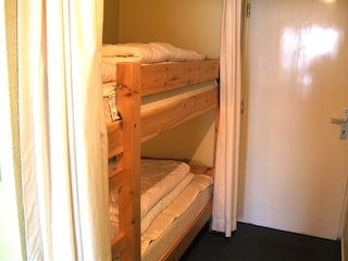 Etagenbetten im Flur