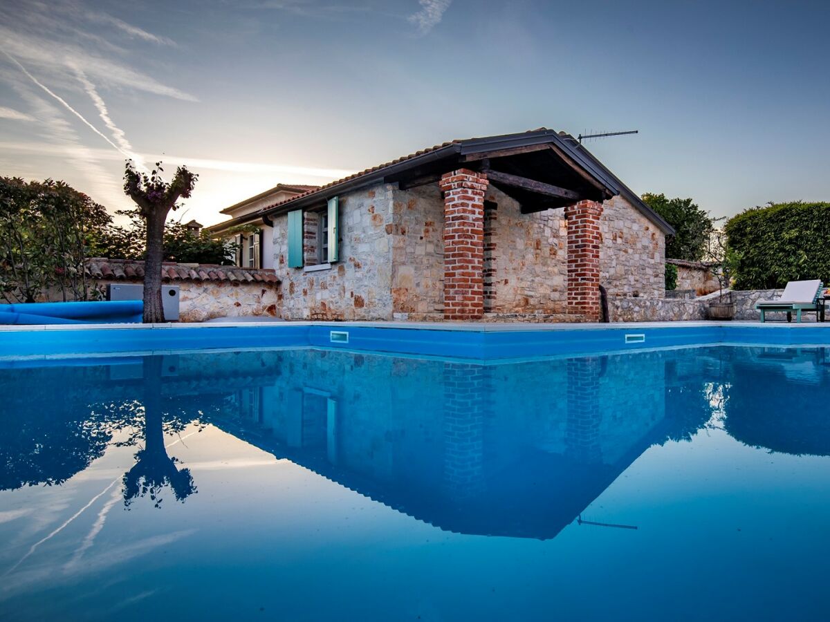 - Villa Lathyrus San Lorenzo