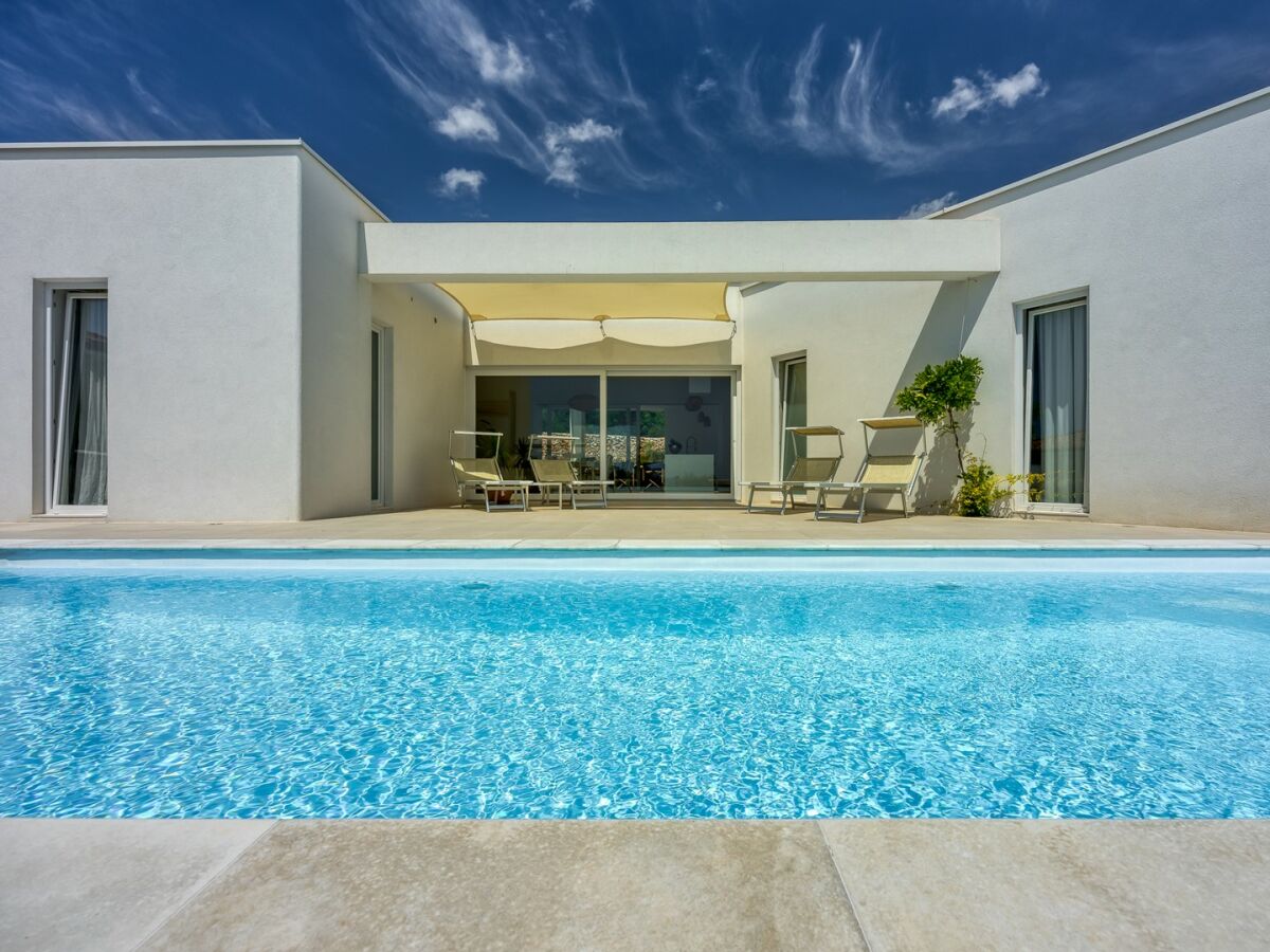 - Villa Menta 4
