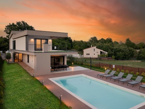 - Villa Artsi