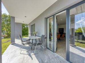 - Holiday House Rhapsody