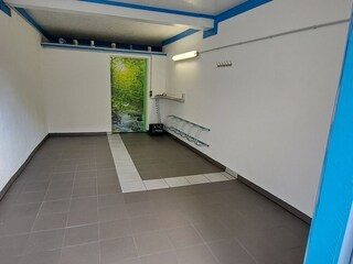 Extra Fahr.-und Motorradraum