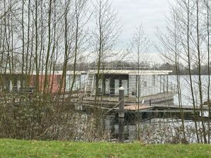 Hausboot am Xantener Nordsee