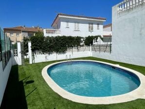 Holiday house Holiday home in LEscala with Swimming Pool - L'Escala - image1