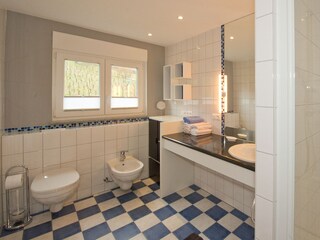 Badezimmer Ansicht 2