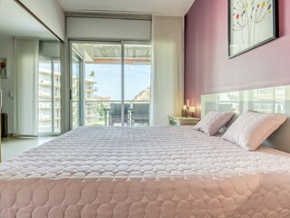 Apartment Roses Features 25