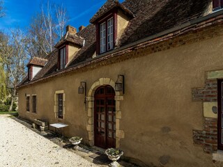Schloss Lurcy-Lévis Außenaufnahme 7