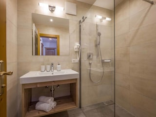 Holiday apartment Zell am Ziller Bathroom 16