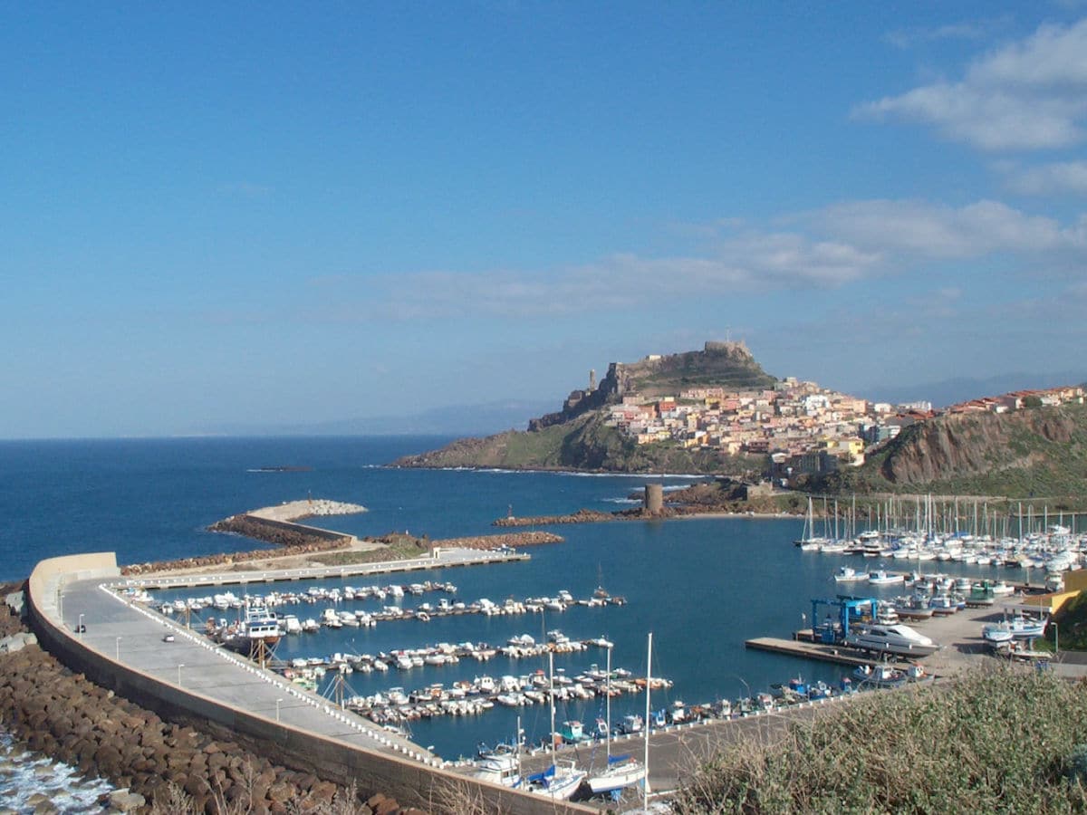 Jacht- und Fischerhafen von Castelsardo (11 km)