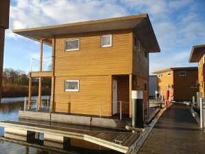 Hausboot à Kroeslin am Bodden