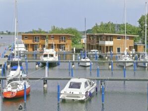 Woonboot in Barth op de Barther Bodden