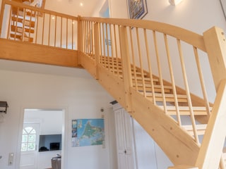 Treppe ins 1 OG mit Empore