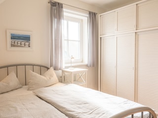 Schlafzimmer 2, Bett 200 x 140 cm