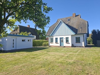 Nordseite mit Gerätehaus