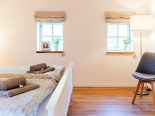 Schlafzimmer mit Doppelbett (180x200cm)