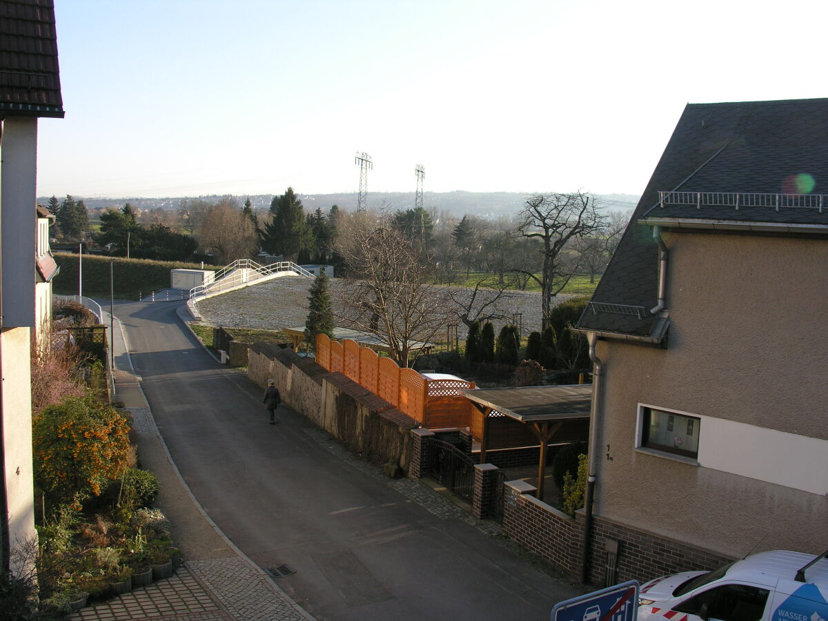 Blick aus den Stubenfenster auf die Strasse