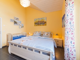 Schlafzimmer 1