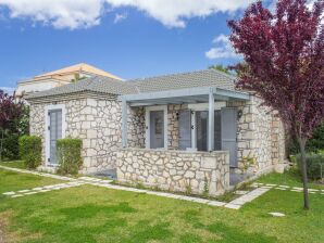 Villa cerca del mar en Agrilia