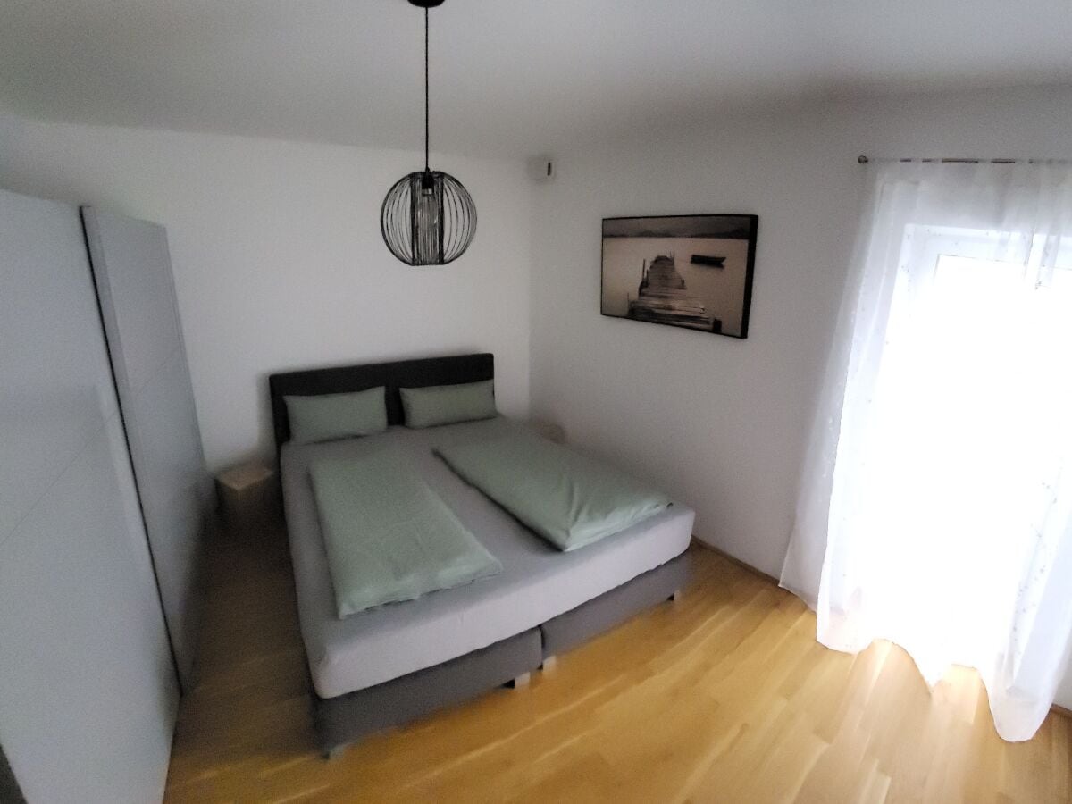 Schlafzimmer mit Boxspringbett