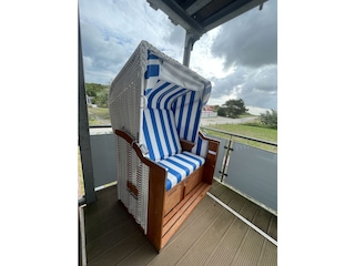 Strandkorb auf dem Balkon