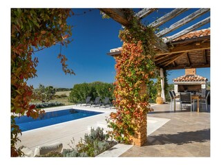 Villa Tar Outdoor Recording 3