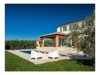 Villa Tar Outdoor Recording 1