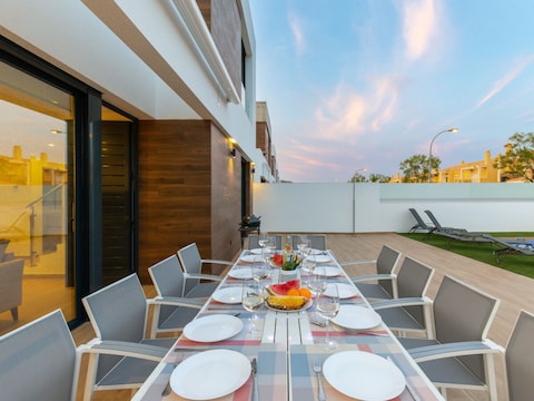 Villa Luxurious & Comfy by Fidalsa