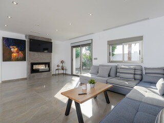 Villa Almoradi Features 19