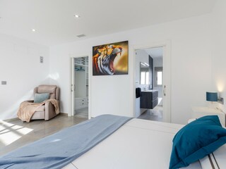 Villa Almoradi Features 28