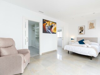 Villa Almoradi Features 32