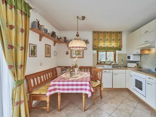 Neue Landhausküche in Lavendel.