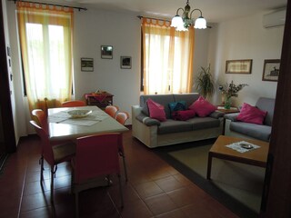 Esszimmer und Wohnzimmer