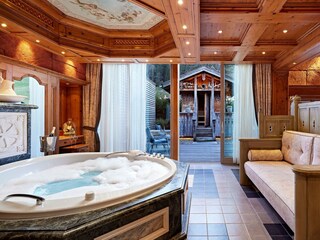 2145_FDHJO_SPA_BergwiesenSuite_M01_2400px(2)