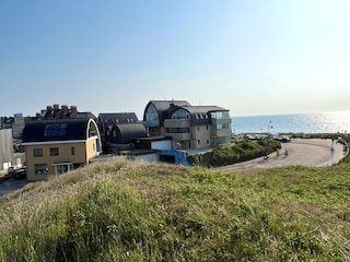 House Buck is located close to the beach.