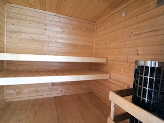 Die Sauna bietet Platz für bis zu 6x Personen