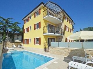 Apartment 2 hat direkter Zugang zum Pool