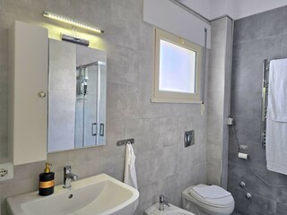 Apartment Gjiri Lalzit Features 10