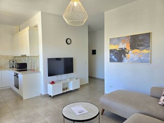 Apartment Gjiri Lalzit Features 14