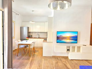 Apartment Gjiri Lalzit Features 25