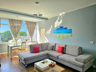 Apartment Gjiri Lalzit Features 12
