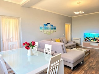 Apartment Gjiri Lalzit Features 16