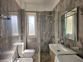 Apartment Gjiri Lalzit Features 23