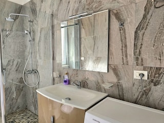 Apartment Gjiri Lalzit Features 25
