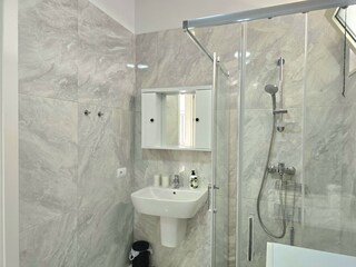 Apartment Gjiri Lalzit Ausstattung 17