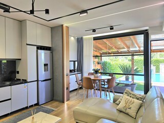 Apartment Gjiri Lalzit  12