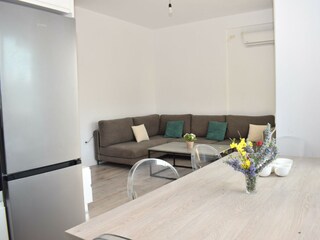 Apartment Gjiri Lalzit Features 12