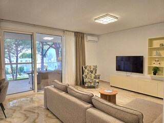 Apartment Gjiri Lalzit Features 15